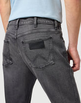 Spodnie Jeansowe Męskie Wrangler Greensboro Blackout W112353077